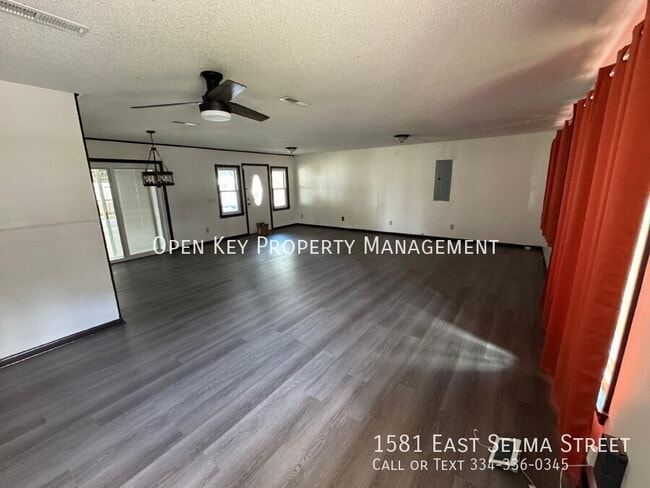 Building Photo - 1581 E Selma St