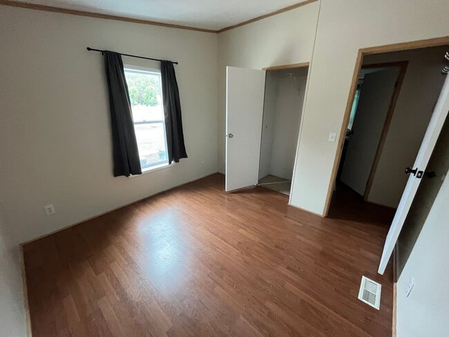 Building Photo - Great Location! 3 Bed, 2 Bath West-Flagstaff Home - Students & Pets OK! Avail Aug 10th!