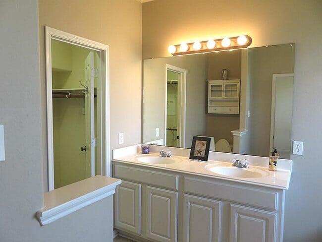 Building Photo - 2723 Calico Creek Ln