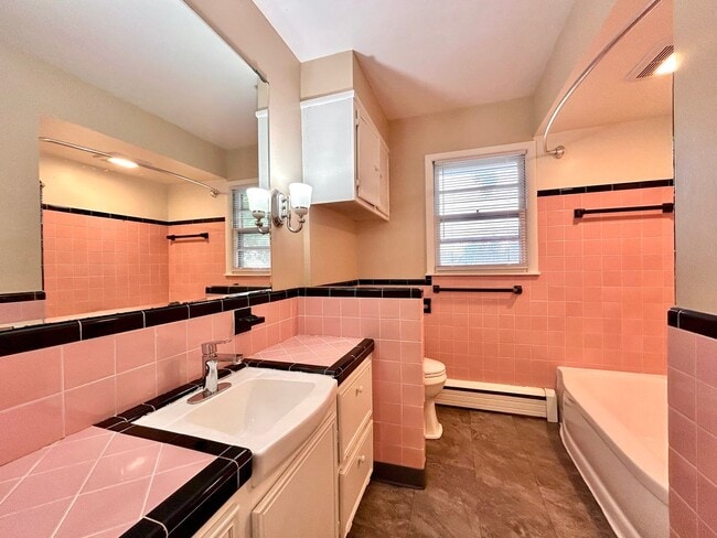 Building Photo - Four Bedroom Home in Grandville