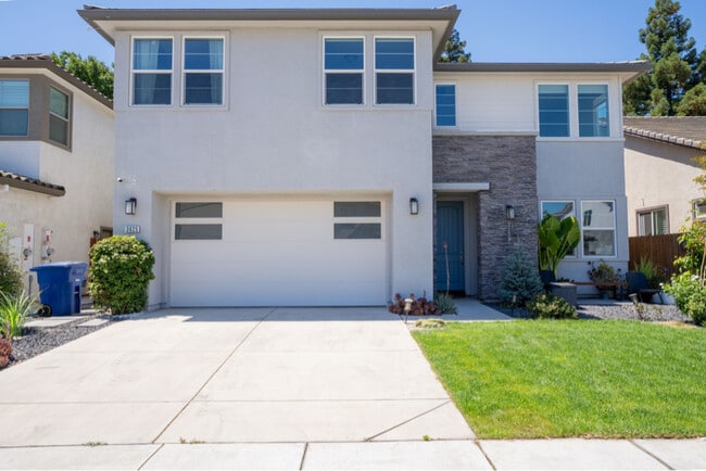 Building Photo - 3625 Blue Bird Dr