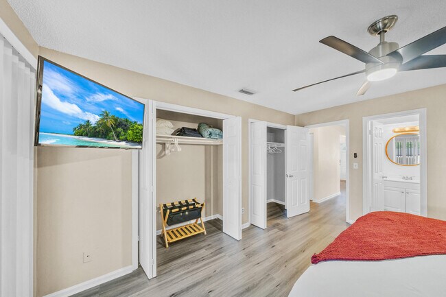 Building Photo - 1350 Riverside Cir