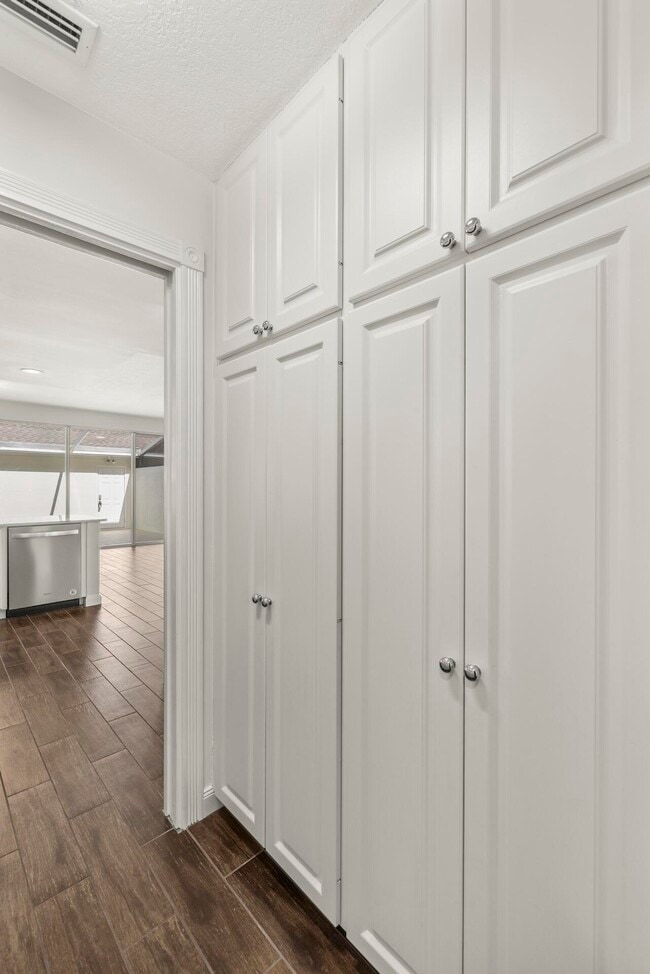 Building Photo - 108 Courtenay Ct