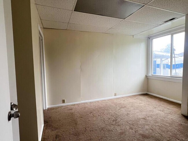 Building Photo - 867 Browning Ave