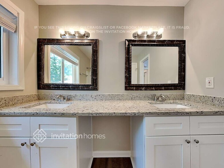 Building Photo - 5789 Chisholm Trail SW