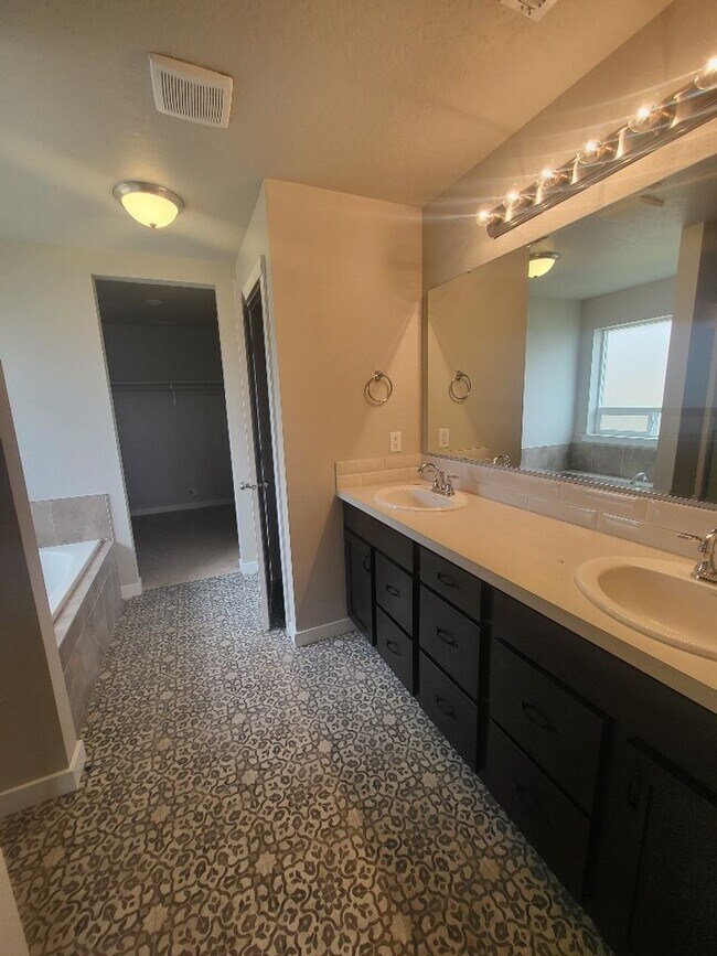 Building Photo - Cute Nampa Home