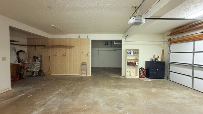 Building Photo - 5 S Brookfield Dr