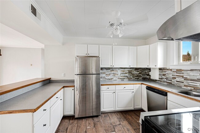 Building Photo - 22 Jordan St