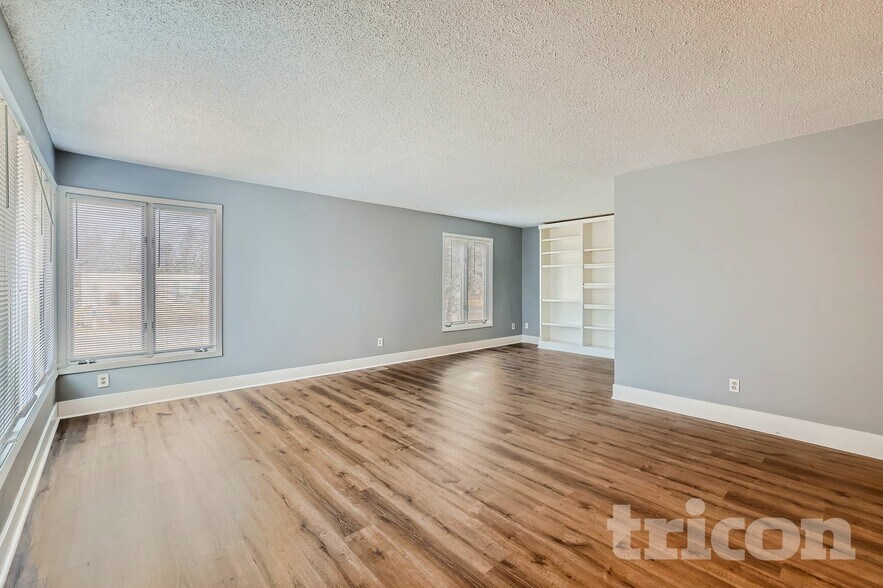 Building Photo - 820 Shenandoah Ln N