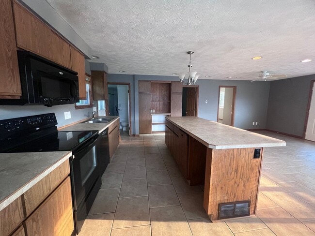 Building Photo - Adorable 2 bedroom home in the Silver Lake...
