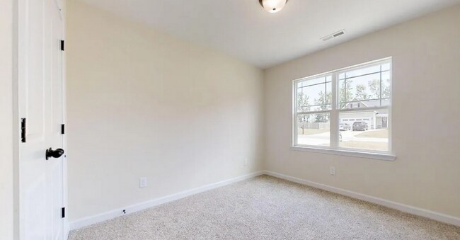 Building Photo - NEW LISTING!!!!!