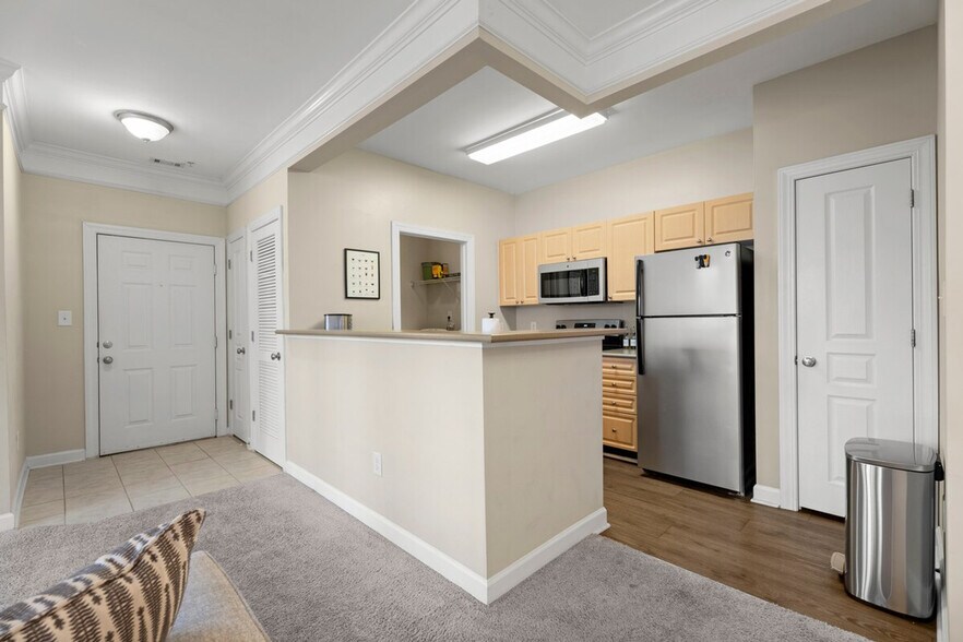 Building Photo - 1623 Brisbane Woods Way