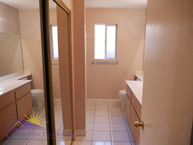 Building Photo - Open 3 Bed 2.5 Bath 1,959 Sq. Ft. Antelope Home