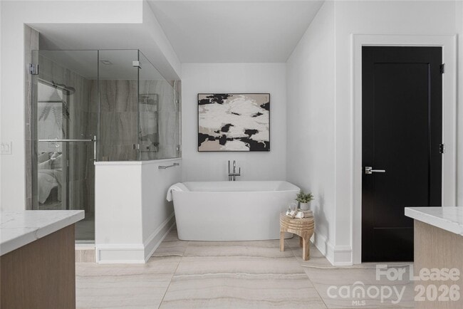 Building Photo - 614 Queens Rd