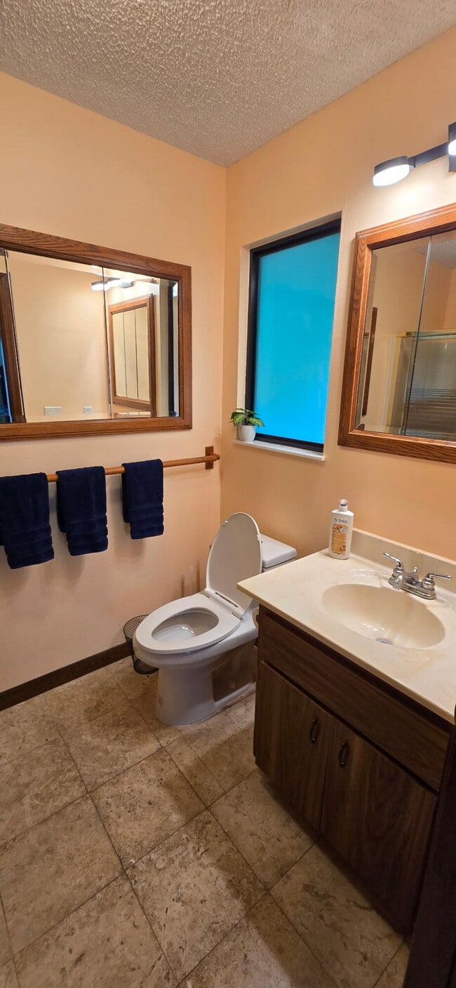 Building Photo - 410 Coconut Dr