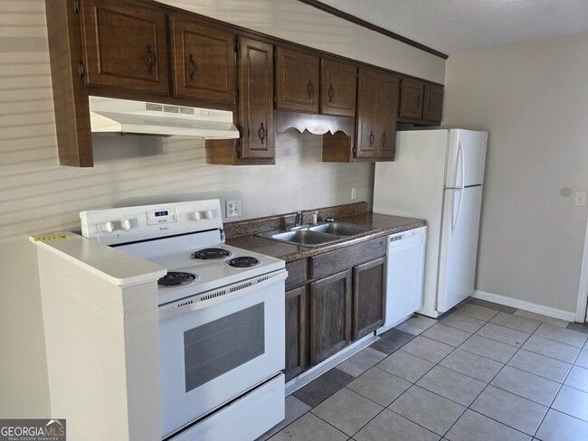 Building Photo - 230 Lanier Dr