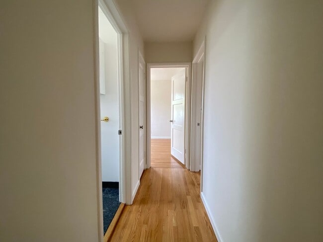 Building Photo - Renovated Single-Family Home on the Penins...