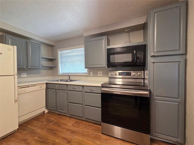 Building Photo - 1005 SW 53rd St