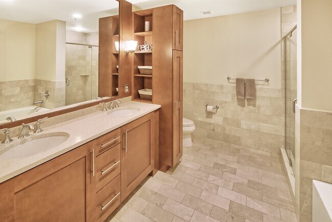 Building Photo - 1125 Maxwell Ln