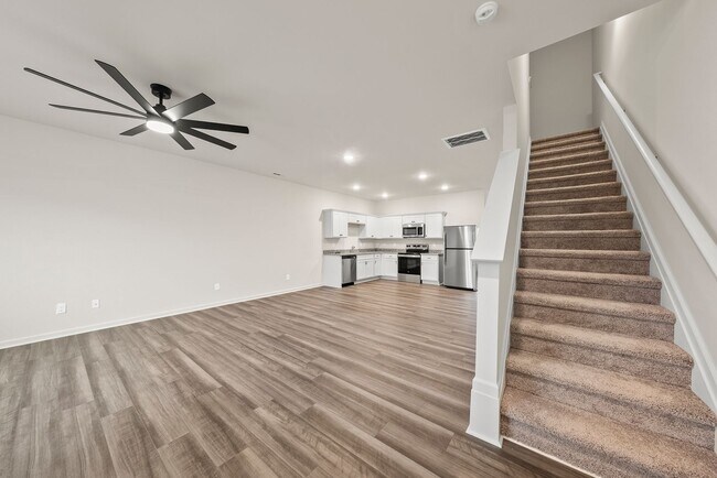 Building Photo - 2058 Gln Xing Dr