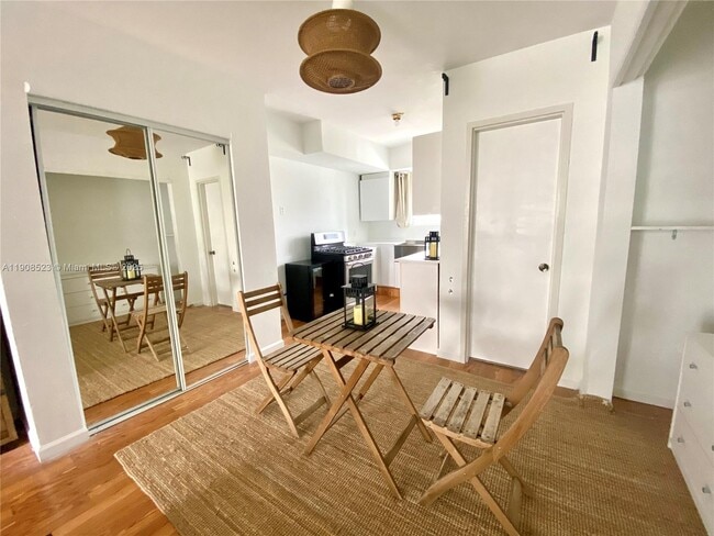 Building Photo - 158 Ocean Dr