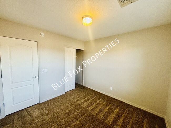 Building Photo - 5858 E Sanderling Dr