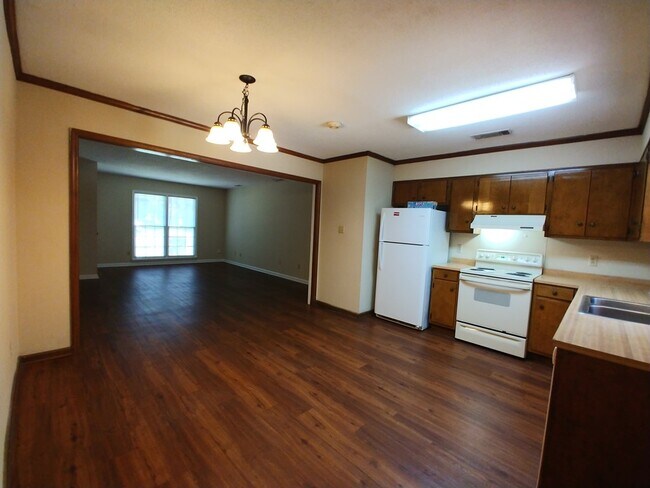 Building Photo - 2804 Falcon Ln