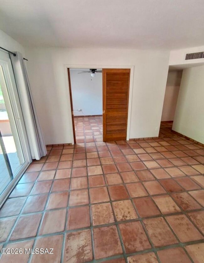 Building Photo - 125 E Los Arcos
