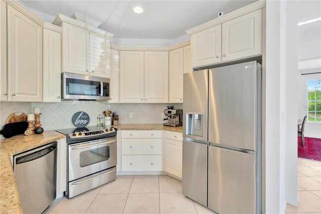 Building Photo - 8307 Manor Club Cir