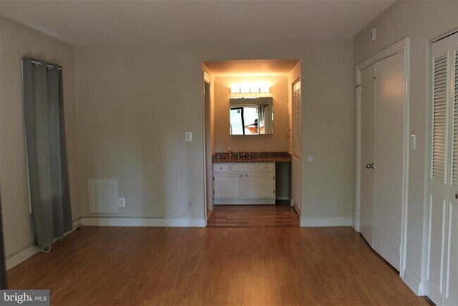 Building Photo - 6060 California Cir