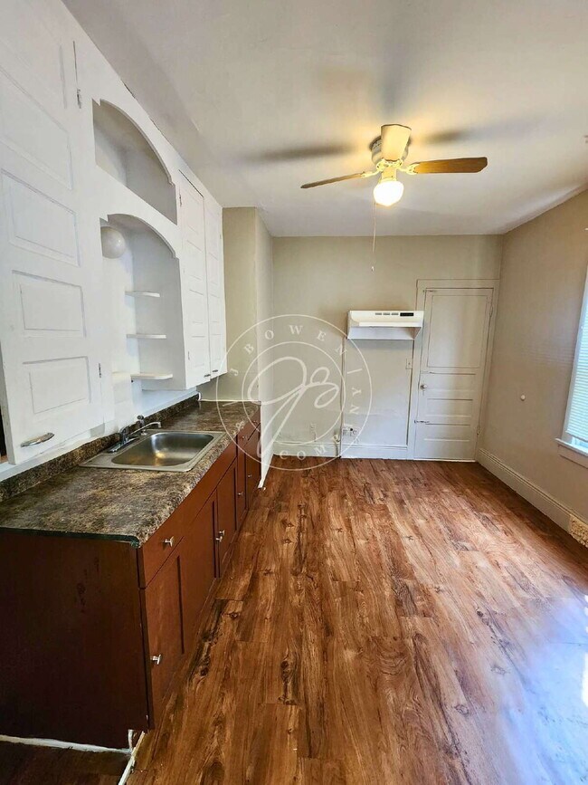 Building Photo - Spacious 3-Bedroom Home with Bonus Room and 1.5 Baths