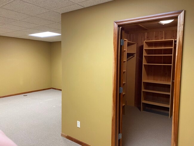 Building Photo - 3844 Linden Dr E