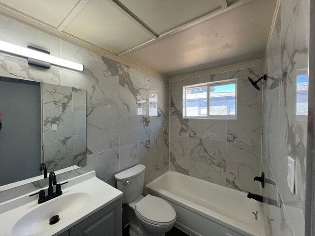 Building Photo - 9316 Grandfield Rd