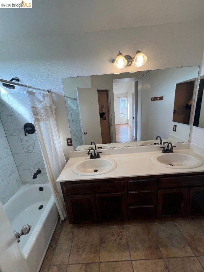 Building Photo - 4525 Waterford Way