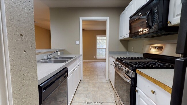 Building Photo - 1143 Oney Hervey Dr