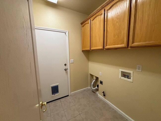 Building Photo - Three Bedroom Two Bathroom Home - NEW PRICE