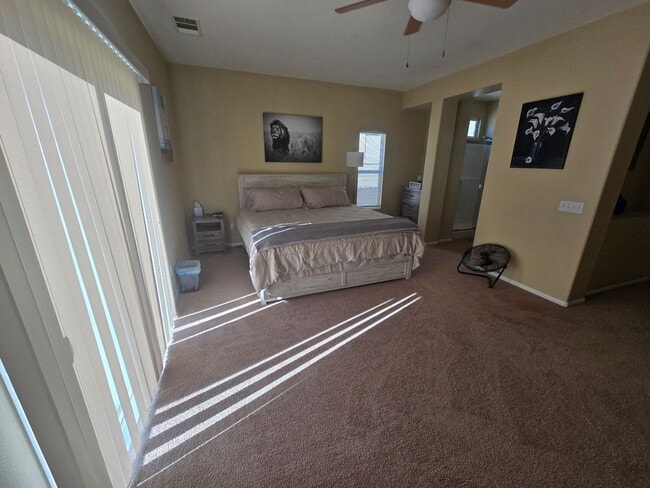 Building Photo - 3 Bedroom 2 Bath located in Mountain View DHS