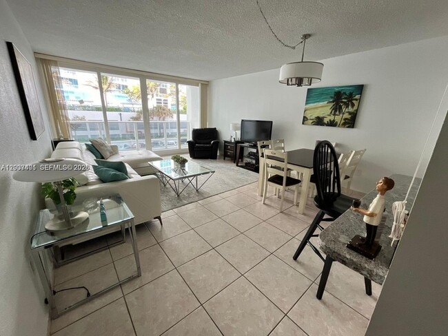 Building Photo - 3505 S Ocean Dr