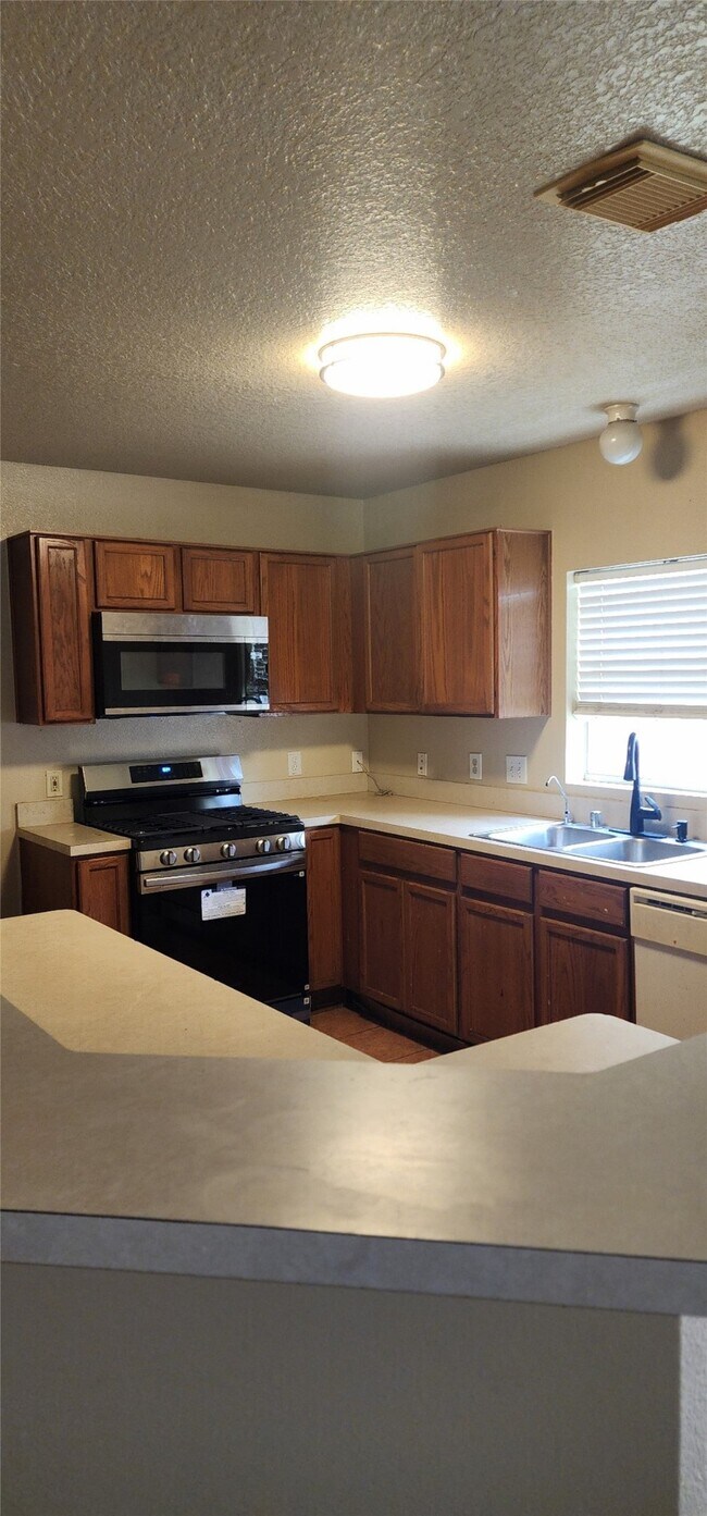 Building Photo - 17251 S Summit Canyon Dr