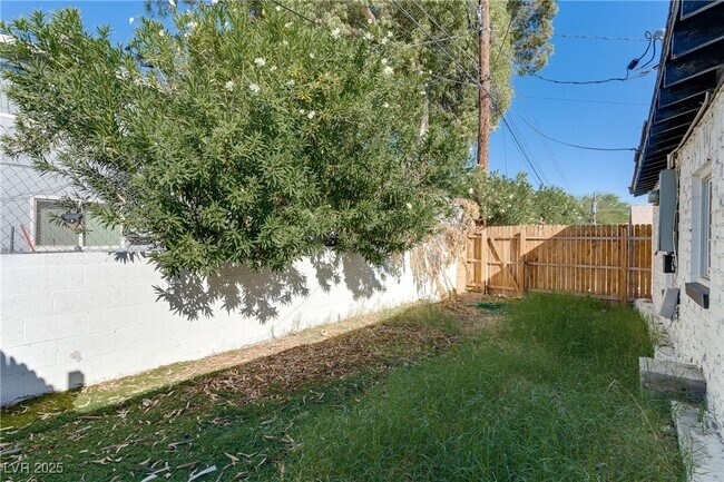 Building Photo - 309 N 16th St