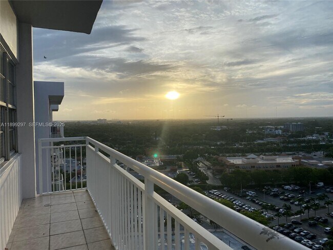 Building Photo - 18031 Biscayne Blvd