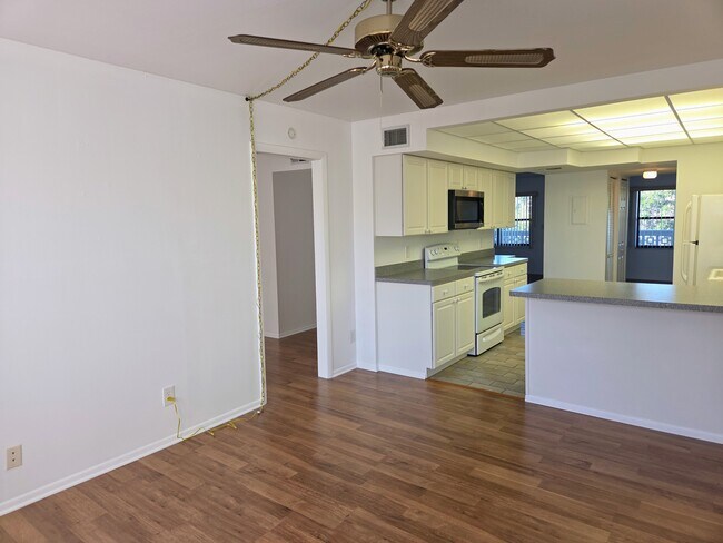 Building Photo - 5080 Locust St NE