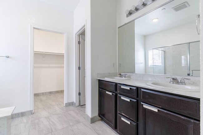 Building Photo - 4 bedroom home for RENT in Manteca with RV...