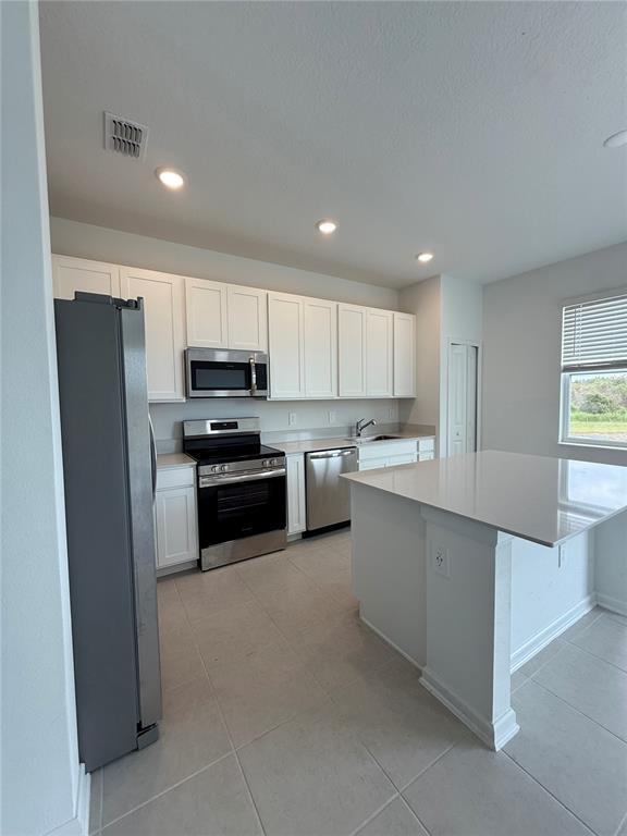 Building Photo - 3066 Chantilly Dr