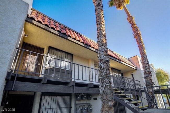 Primary Photo - 1440 E Vegas Valley Dr