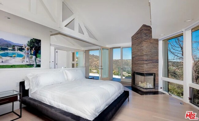 Building Photo - 2528 Westridge Rd