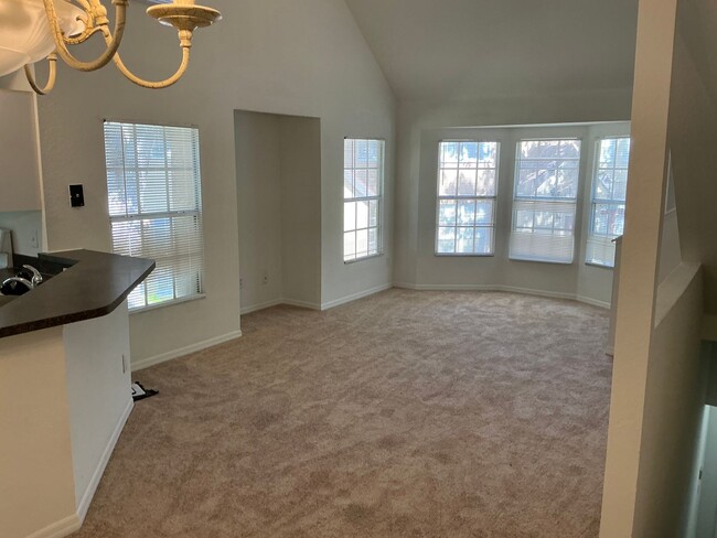 Building Photo - Spacious 2-Bedroom Loft Condo in Gated Azu...