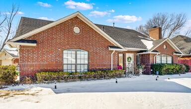 Building Photo - 706 NW Micklegate Blvd