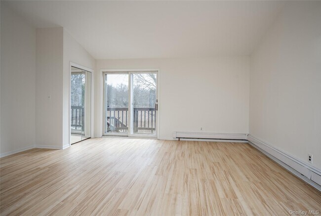 Building Photo - 14 Deane Pl