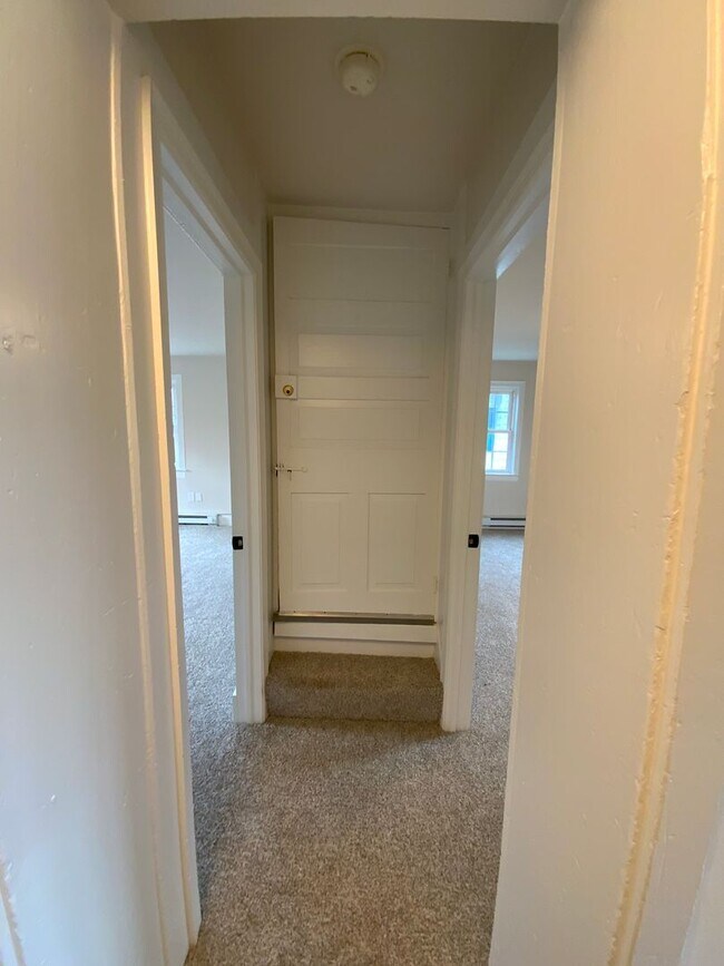 Building Photo - 146 N Cedar St